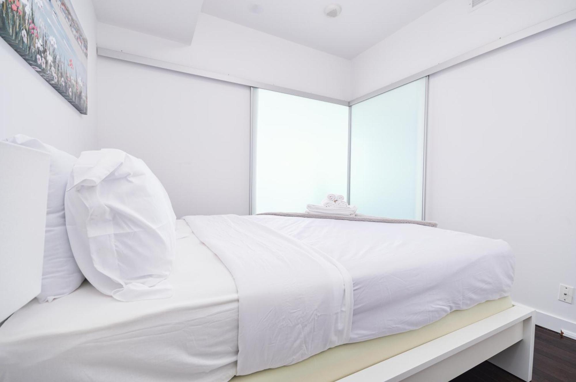 Downtown Toronto Condo Near Cn Tower, Scotiabank Arena, Rogers Centre, Union Station Exteriér fotografie