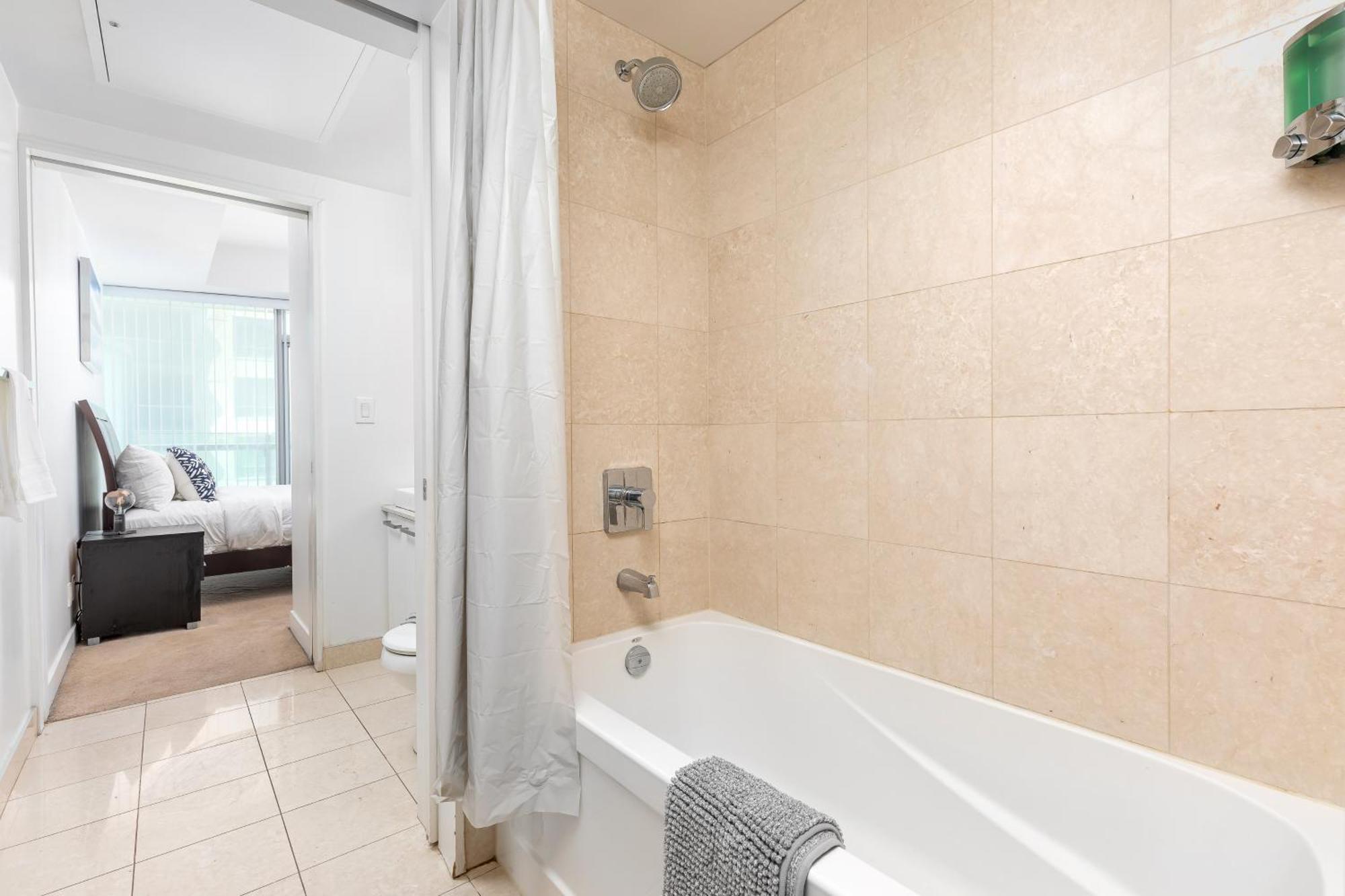 Downtown Toronto Condo Near Cn Tower, Scotiabank Arena, Rogers Centre, Union Station Exteriér fotografie